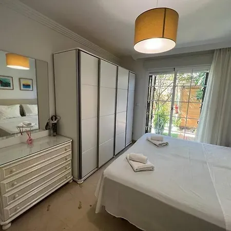 Exotic Garden 2 Bedroom Flat アパート マルベーリャ
