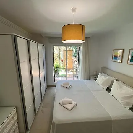 アパート Exotic Garden 2 Bedroom Flat マルベーリャ